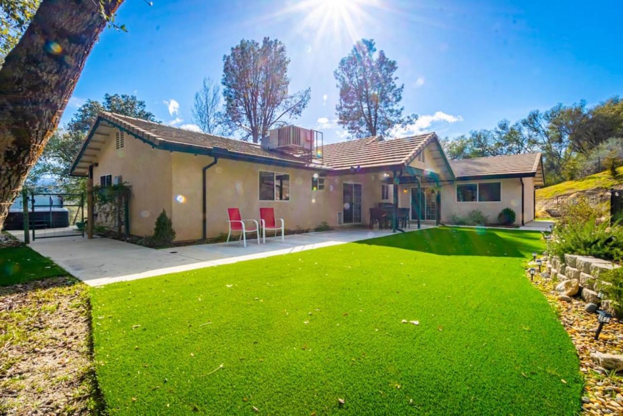 Mystic Mountain Villa, 14 Miles From Yosemite Оукхърст Екстериор снимка