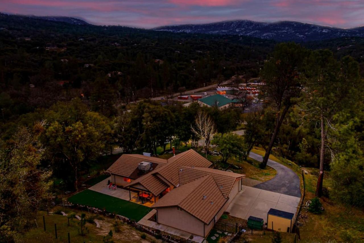 Mystic Mountain Villa, 14 Miles From Yosemite Оукхърст Екстериор снимка
