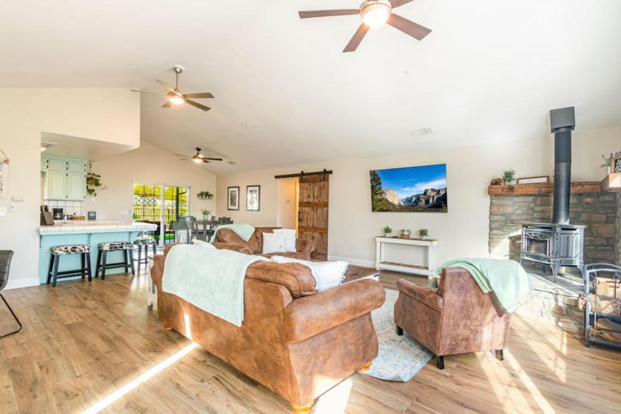Mystic Mountain Villa, 14 Miles From Yosemite Оукхърст Екстериор снимка